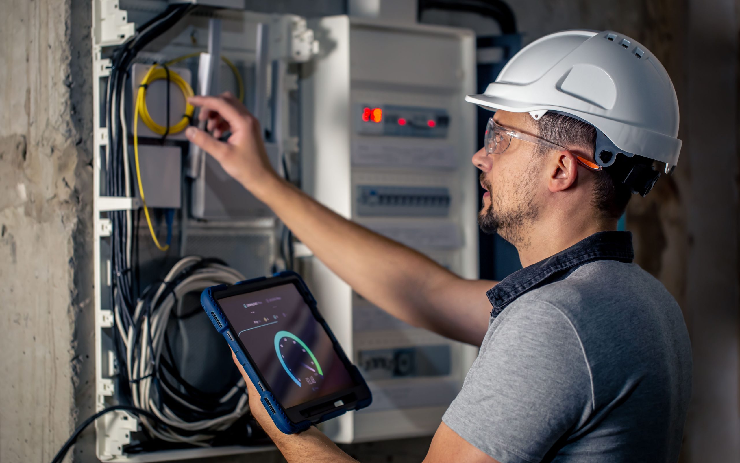 dean-massari-focuses-on-client-satisfaction-in-electrical-service-delivery-nashville-scaled